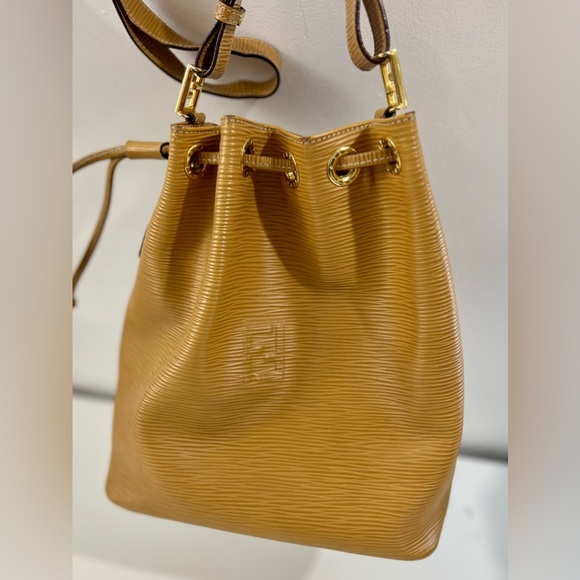 Fendi Epi‎ Bag - Picture 2 of 14